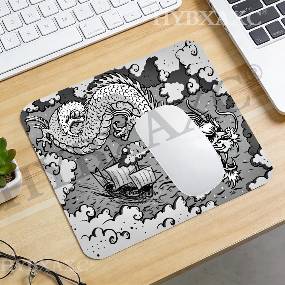 Desk Setup Black And White - لوحة ماوس صغيرة بتصميم التنين والسحابة