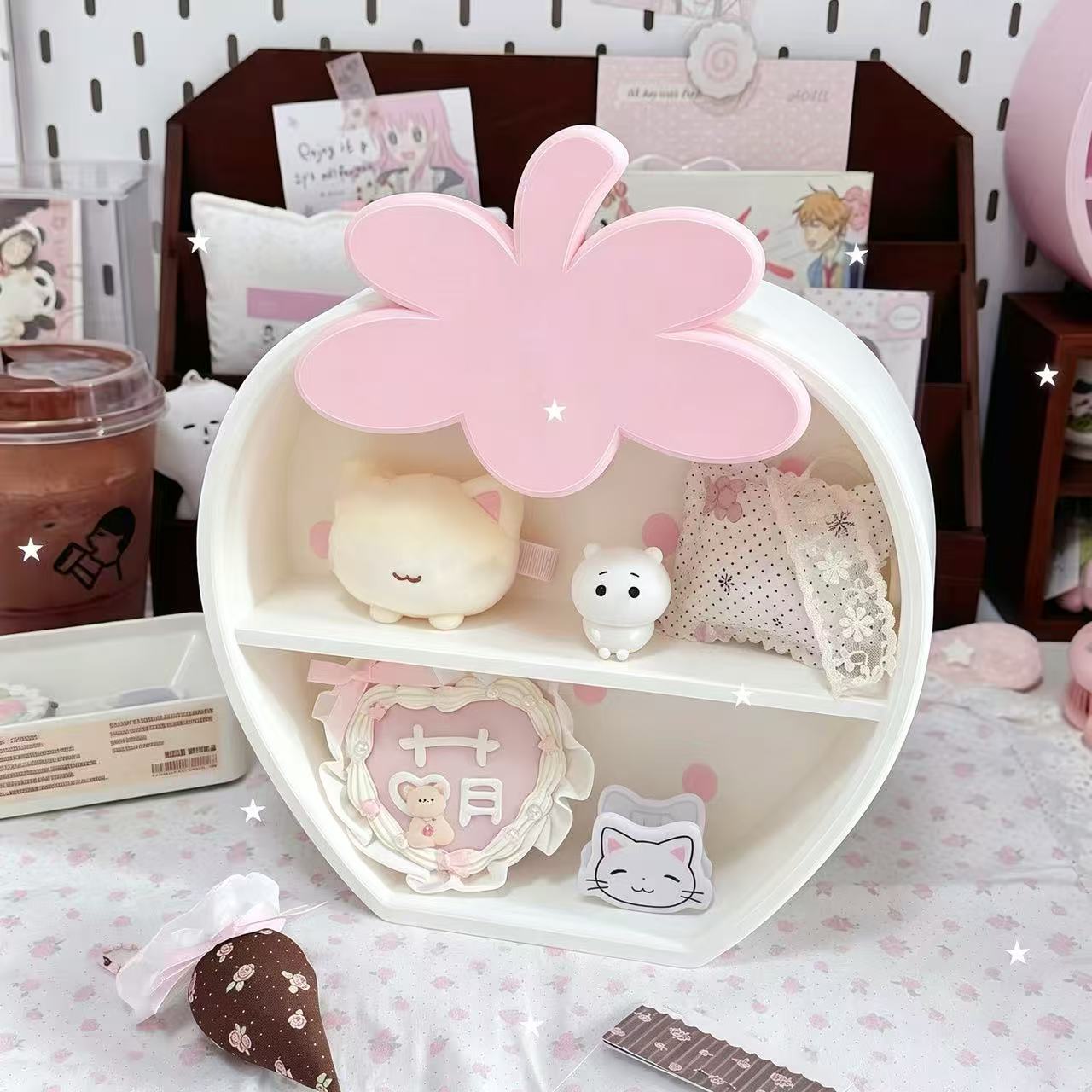 رف تخزين دمى الفراولة اللطيفة  - مراجعة Desk Setup Girly وسعره