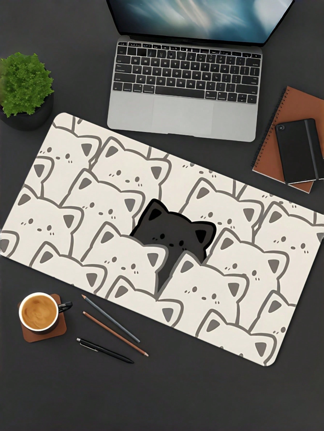وسادة فأرة كبيرة عالية الجودة  - مراجعة Desk Setup Black And White وسعره